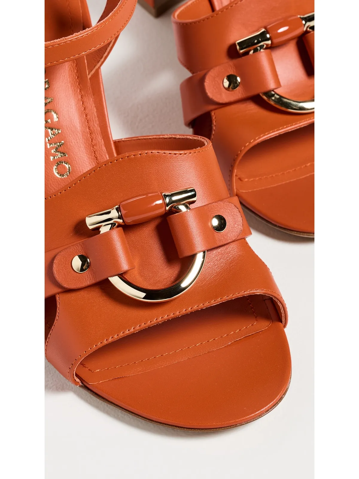 FERRAGAMO Lumya 85 サンダル ライトシエナ - 画像6