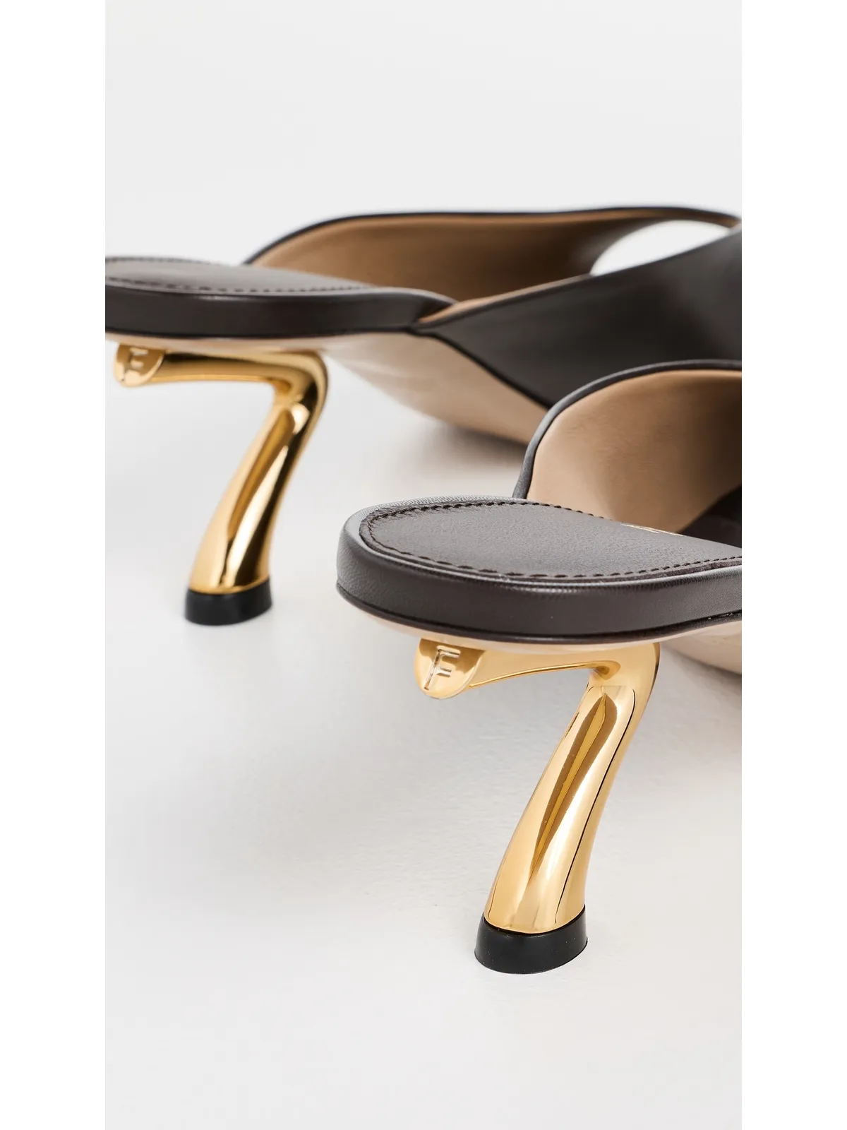 FERRAGAMO イゲア 55 レザー ミュール - 画像4