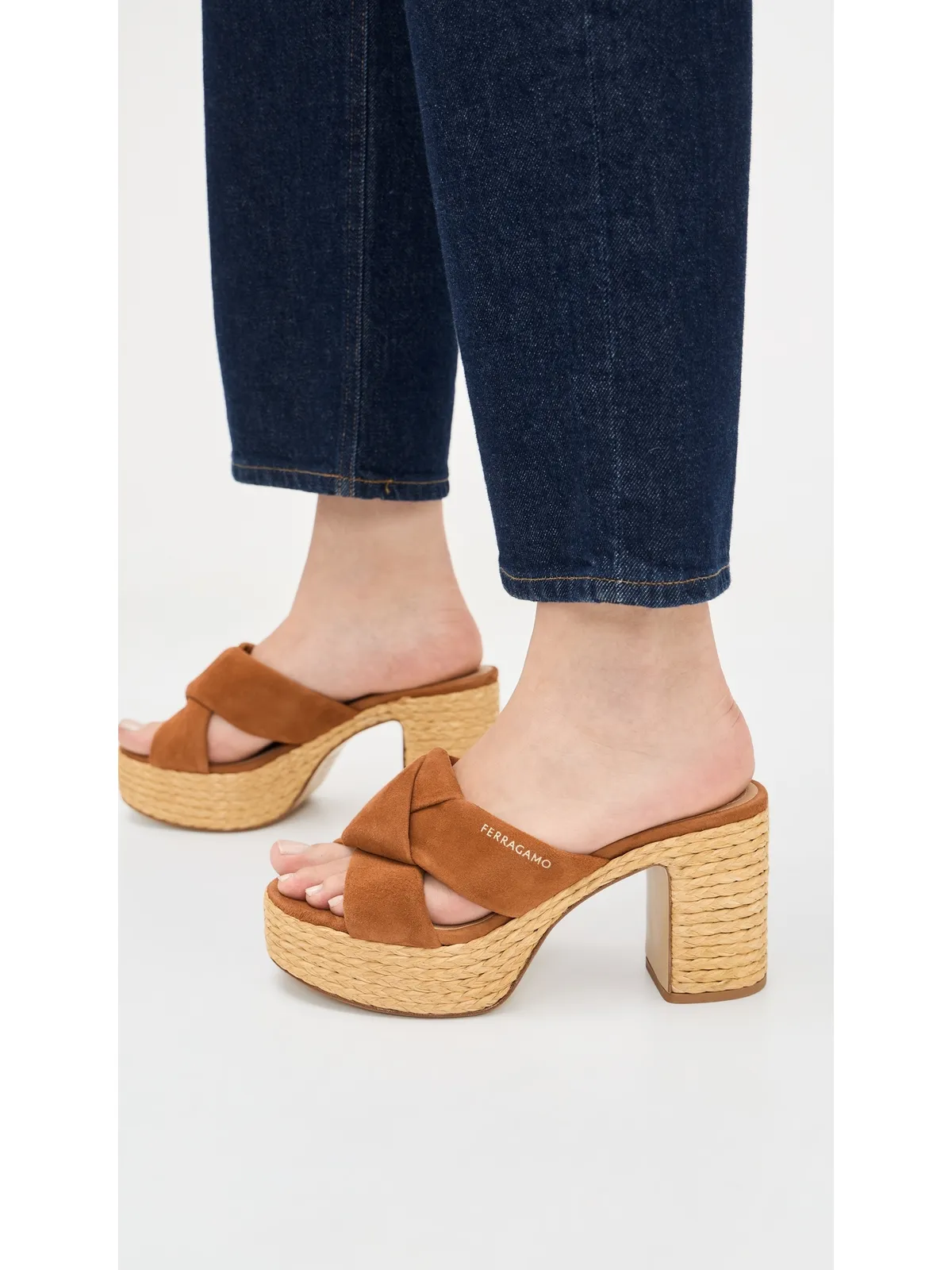 FERRAGAMO ダグラス プラットフォーム サンダル コニャック スエード - 画像3