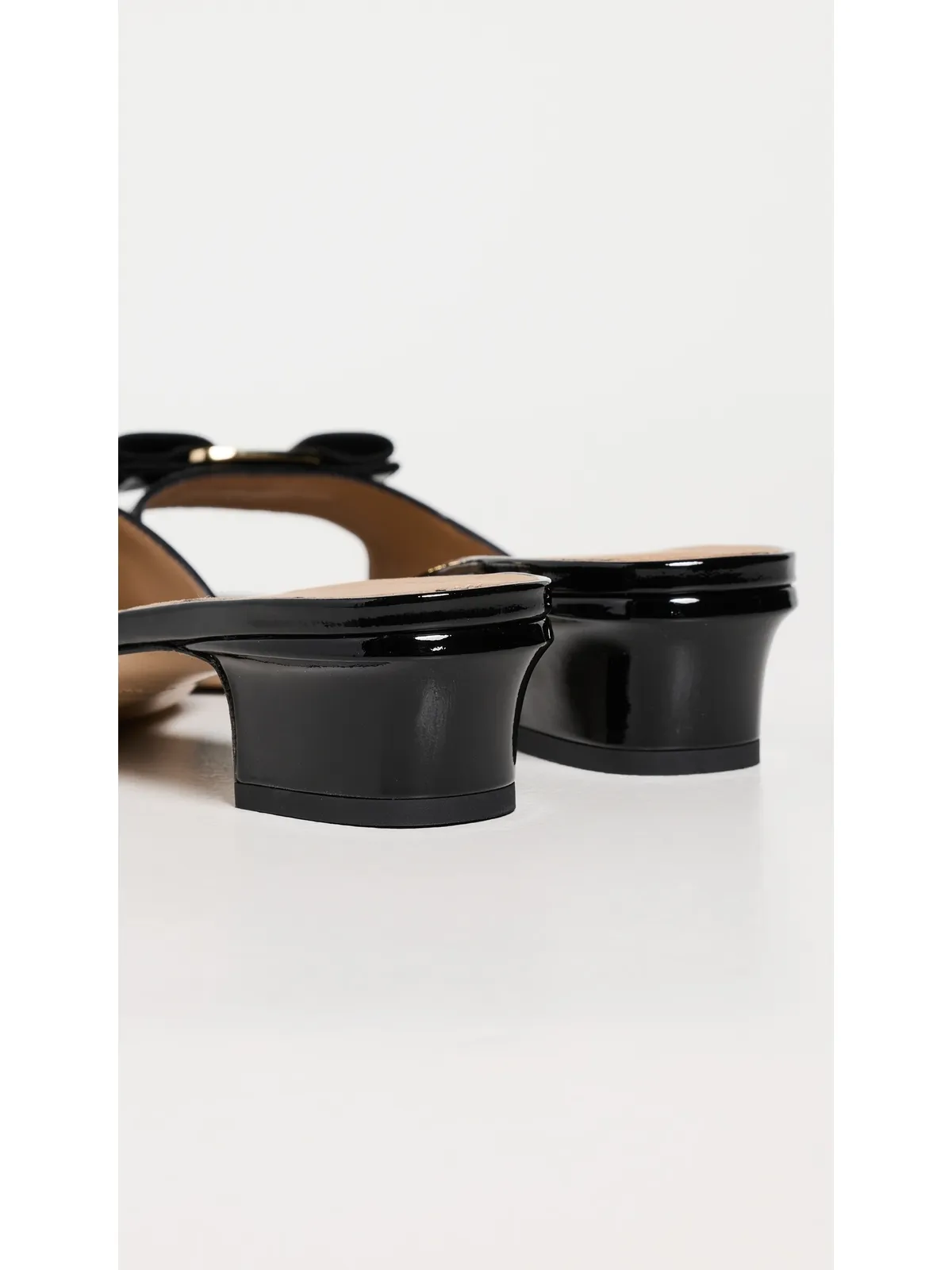 FERRAGAMO バニラ リボン サンダル - 画像4