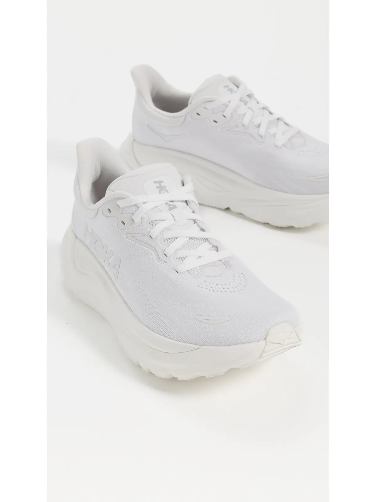 HOKA Arahi 8 スニーカー - 画像5