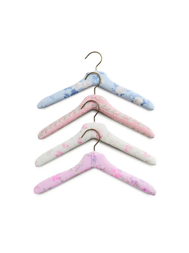 LoveShackFancy LoveShackFancy アダルト用ハンガー4点セットの商品画像