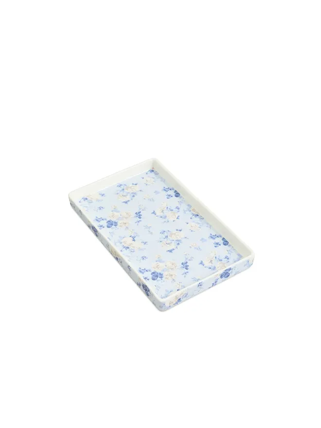 LoveShackFancy LoveShackFancy Evaline 陶器フレグランストレイ Whisper Blueの商品画像