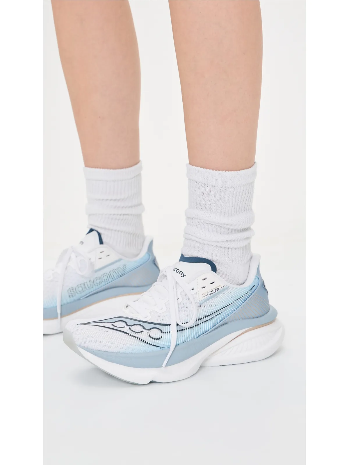 Saucony エンドルフィン アズーラ スニーカー - 画像3