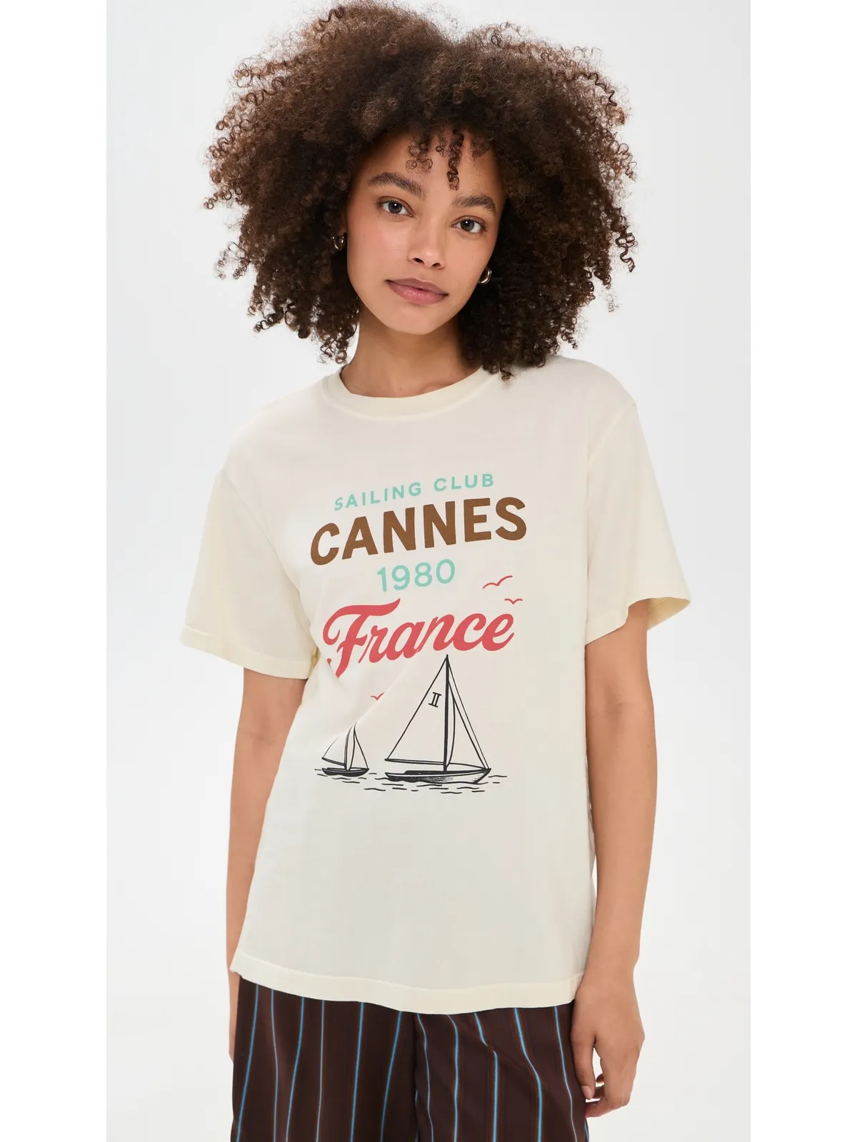Sunny Somewhere セーリングクラブ カンヌ ボーイフレンドTシャツ - 画像2