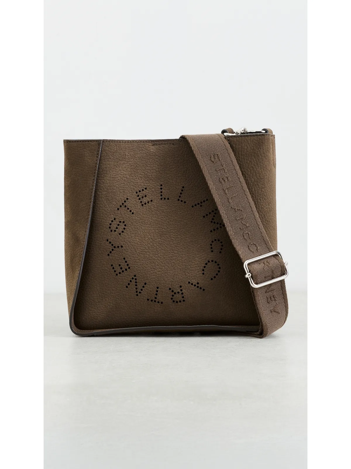 Stella McCartney ロゴエンボス グレイン加工 アルター風スエード クロスボディバッグ モカ - 画像2
