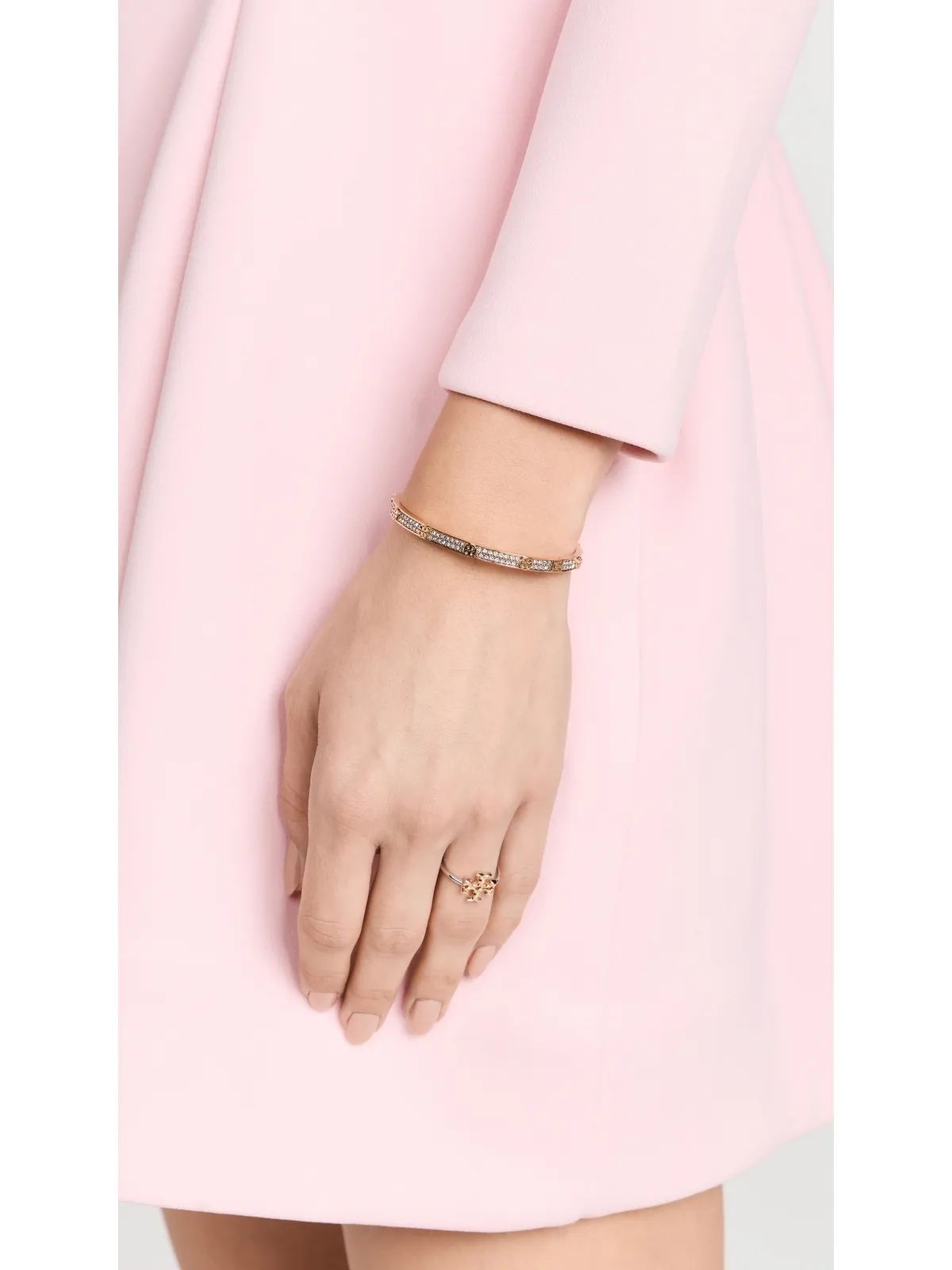 Tory Burch ミラー スタッド 5mm ヒンジ式ブレスレット ゴールド/クリスタル M - 画像3