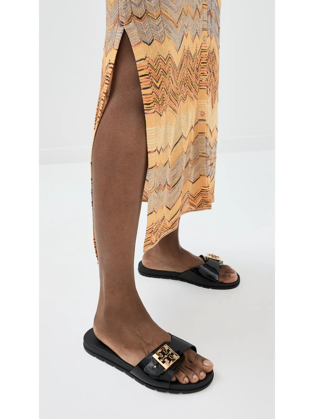 Tory Burch バックル付きスライドサンダル パーフェクトブラック/ゴールド - 画像3