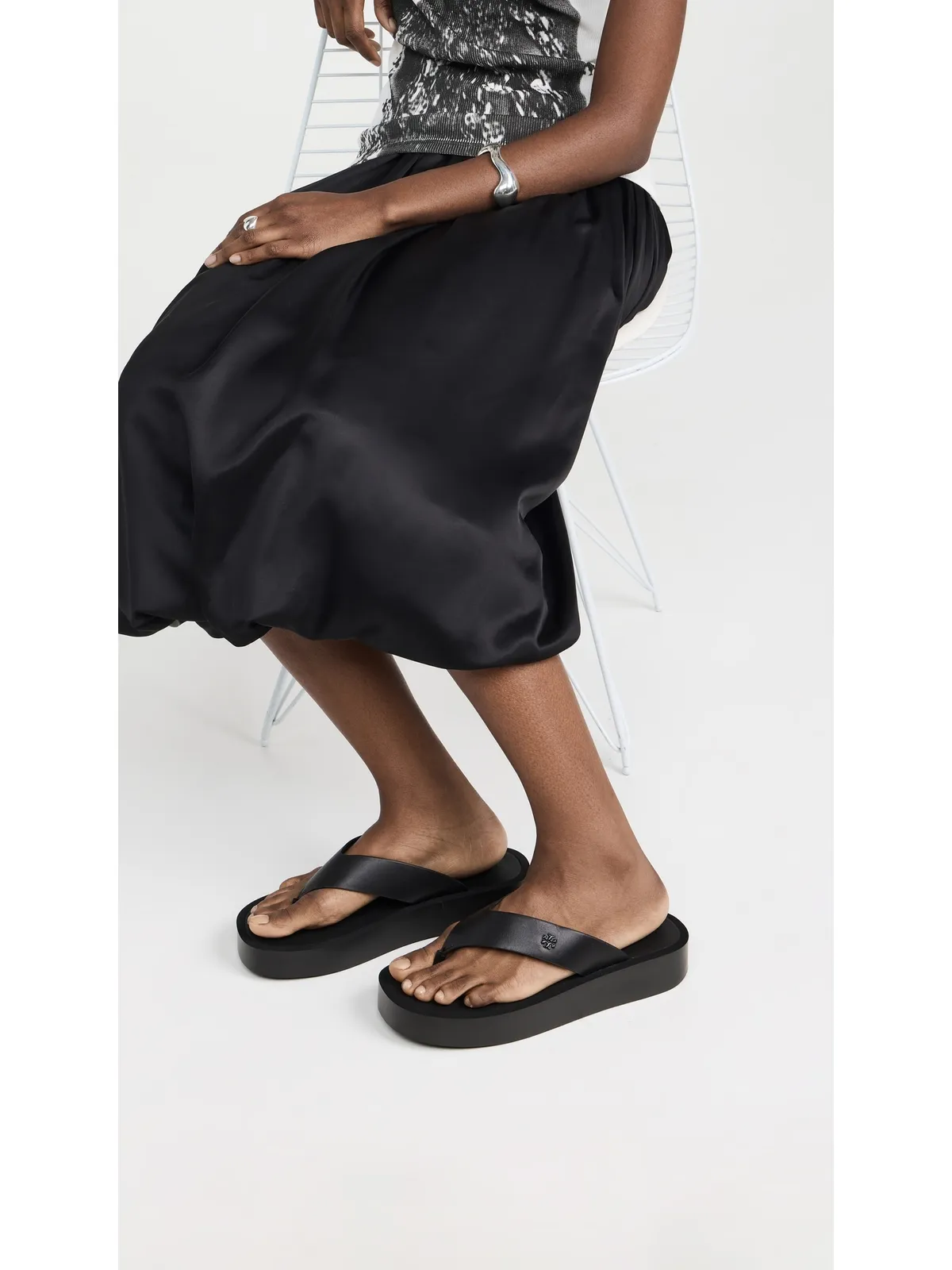 Tory Burch レザー プラットフォーム フリップフロップ - 画像3
