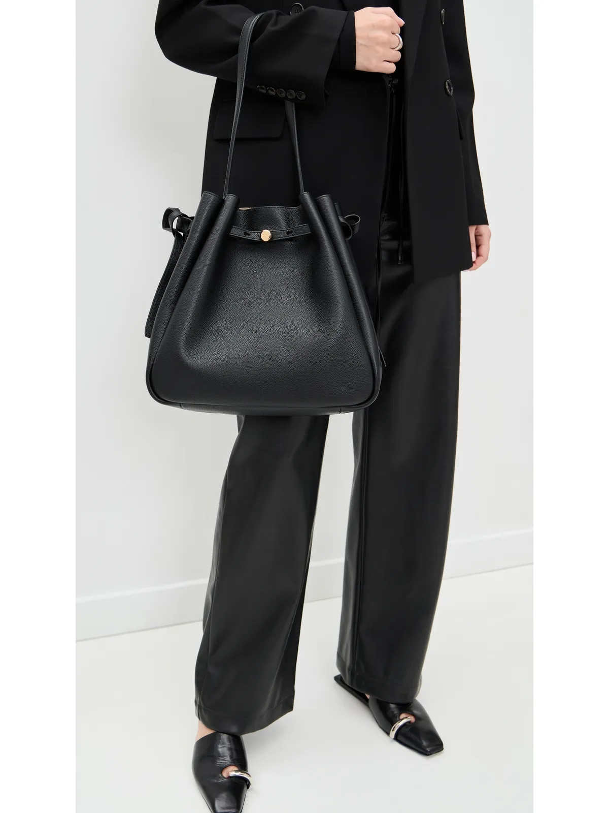 Tory Burch ロミー ラージ バケット バッグ ブラック ワンサイズ - 画像3