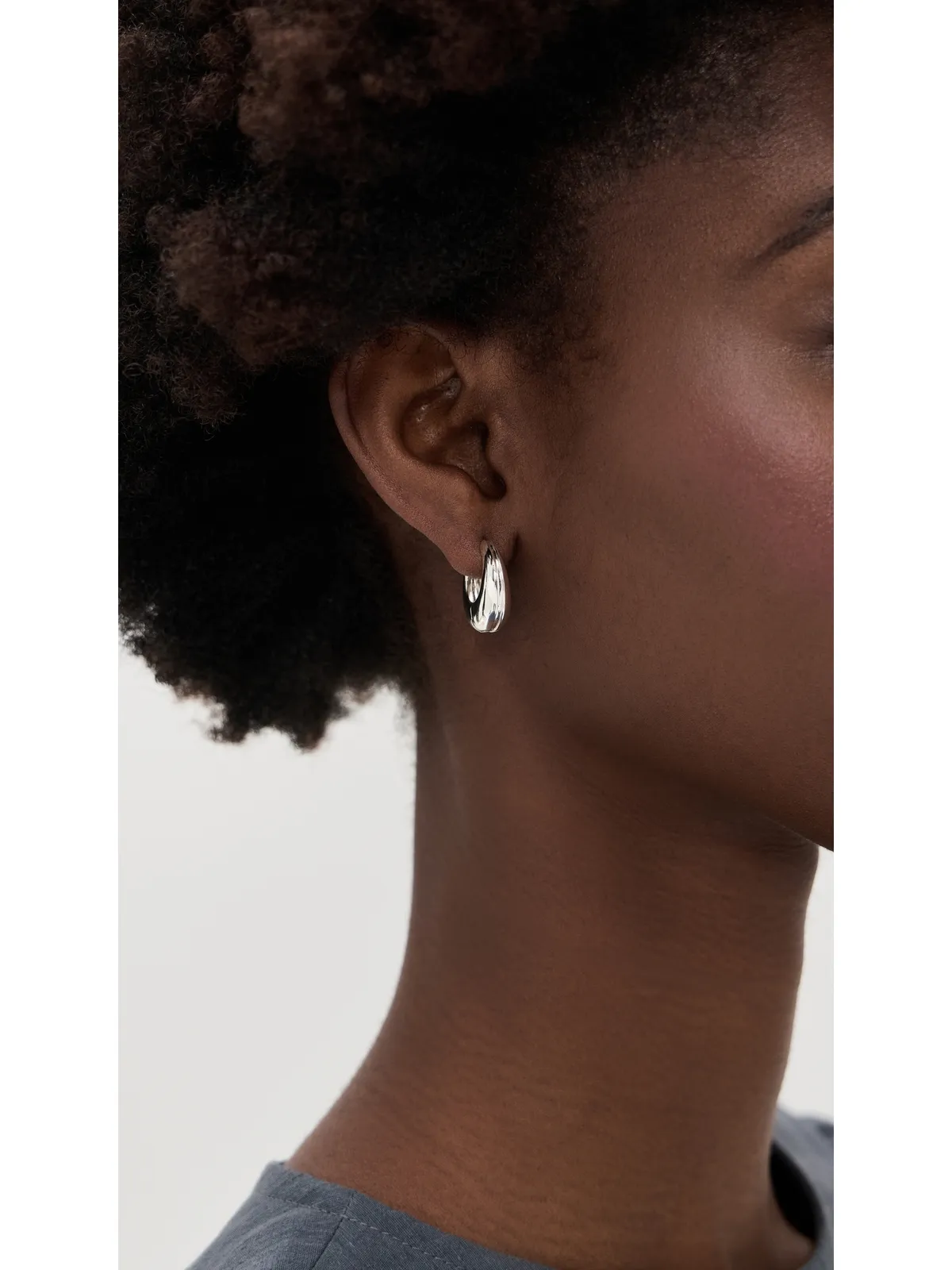 Tory Burch スモールフープピアス ライトシルバー フリーサイズ - 画像3