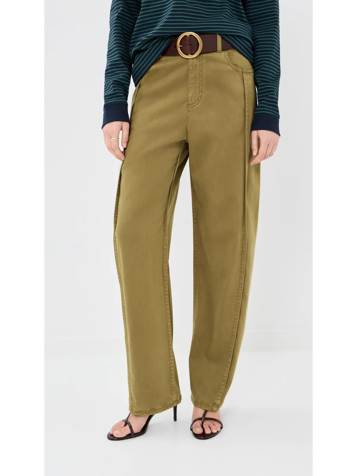 Tibi ダークタンのストレッチツイルタックパンツ - 画像2