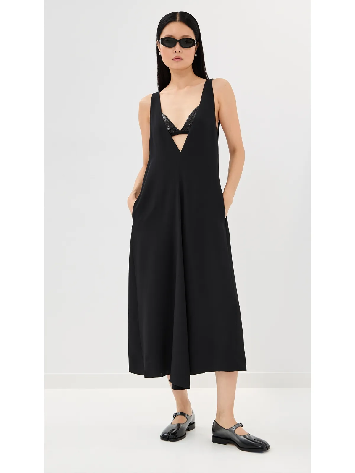Tibi 4プライシルクVネックドレス ブラ付き ブラック - 画像5