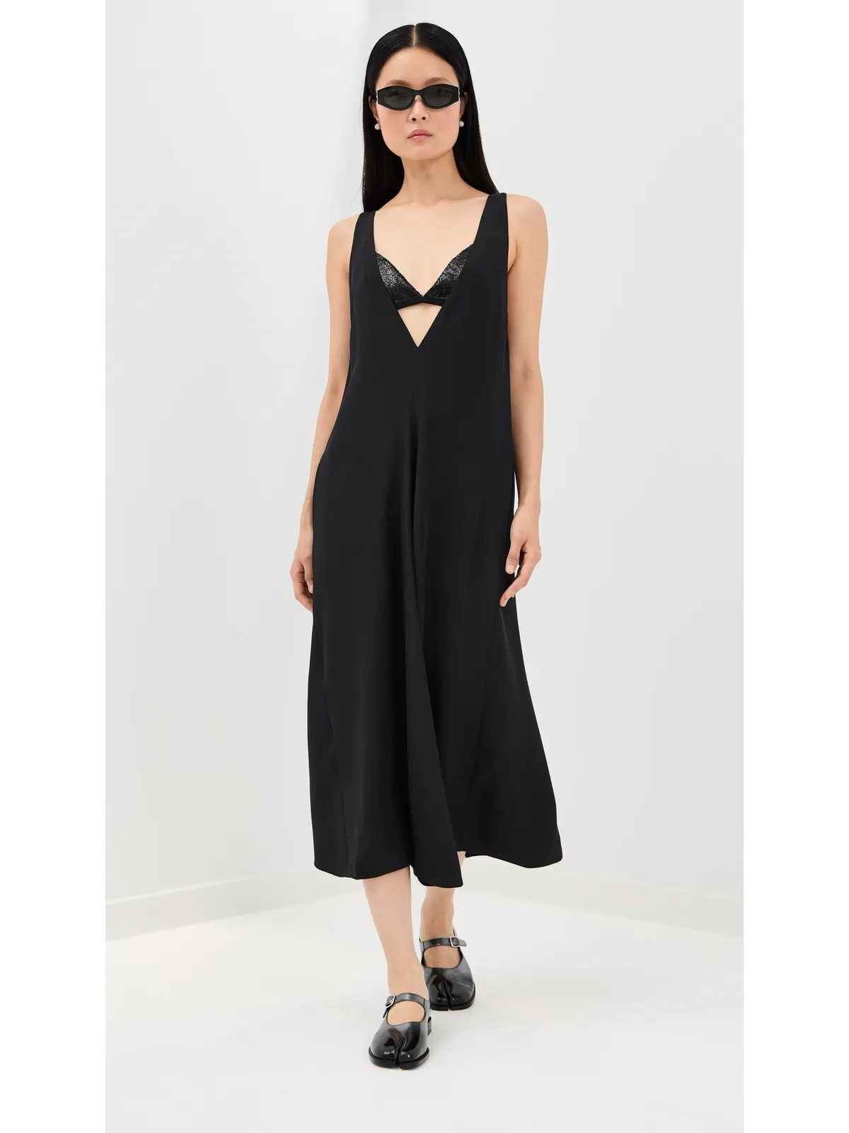 Tibi 4プライシルクVネックドレス ブラ付き ブラック - 画像2