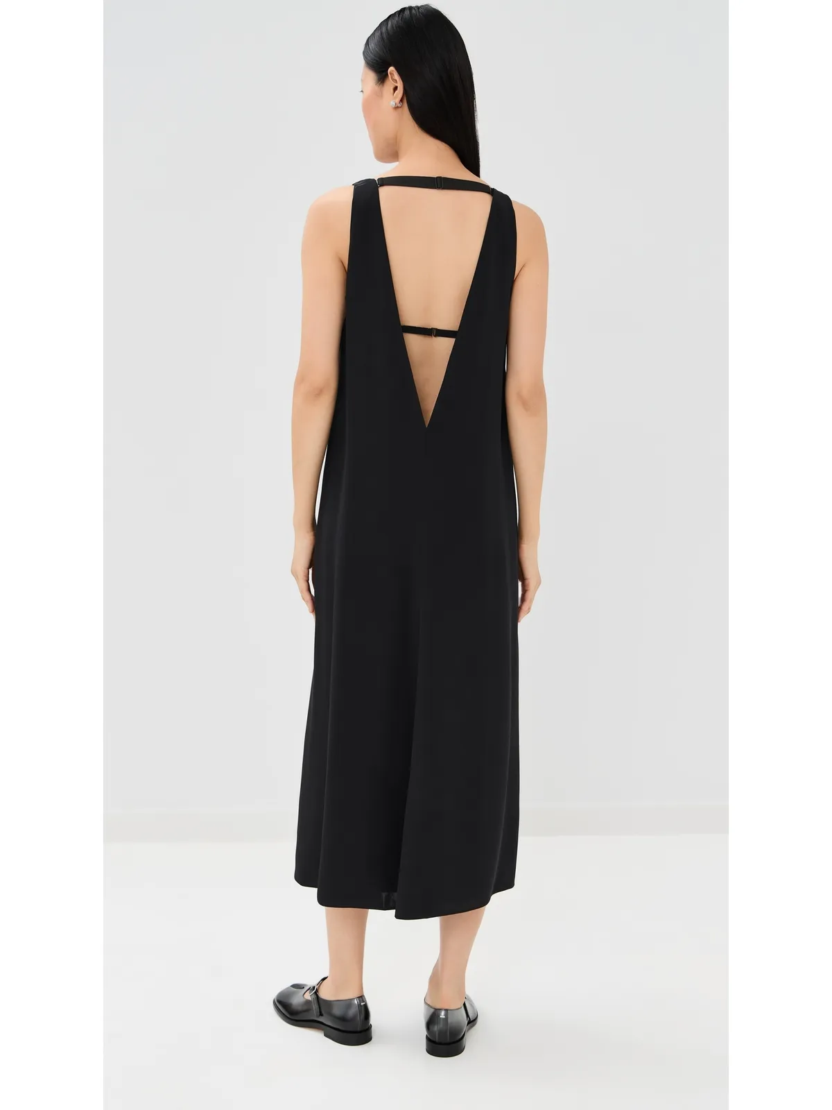 Tibi 4プライシルクVネックドレス ブラ付き ブラック - 画像3