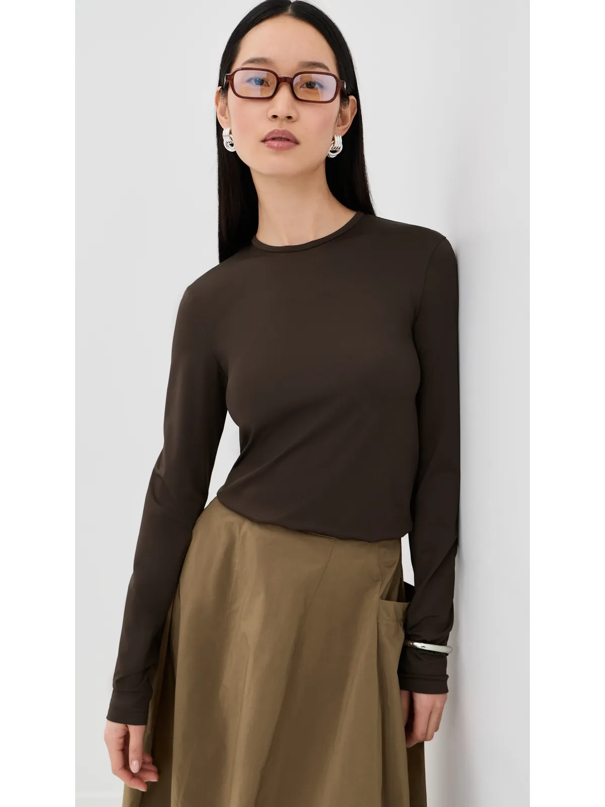 Tibi ストレッチ ライトウェイト テックニット クルーネック プルオーバー Tシャツ - 画像2