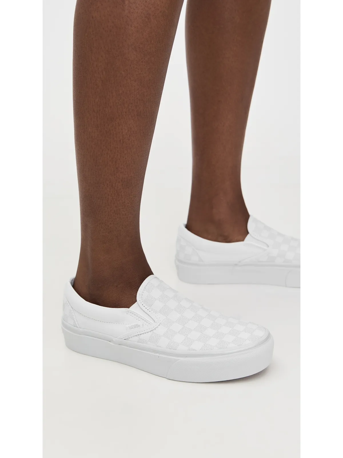 Vans クラシック スリップオン プラットフォーム スニーカー（チェッカーボード柄・シルバー） - 画像3
