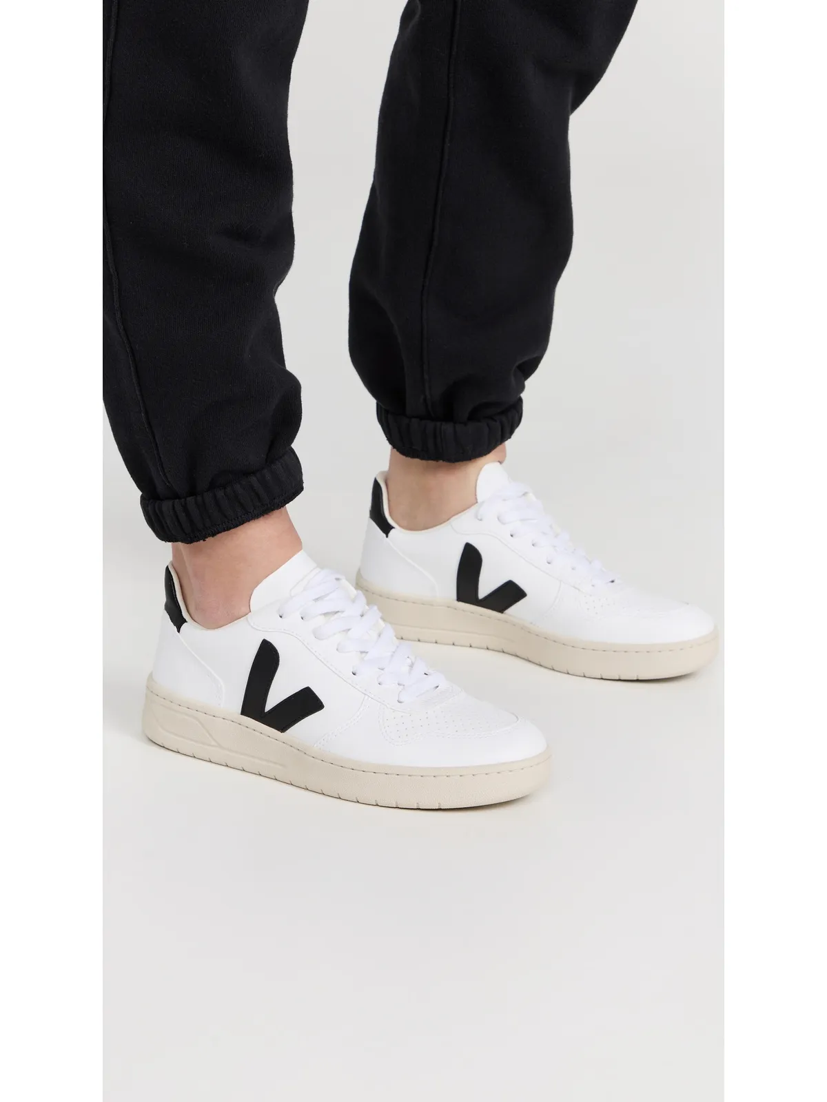 Veja V-10 レースアップスニーカー ホワイト／ブラック - 画像3