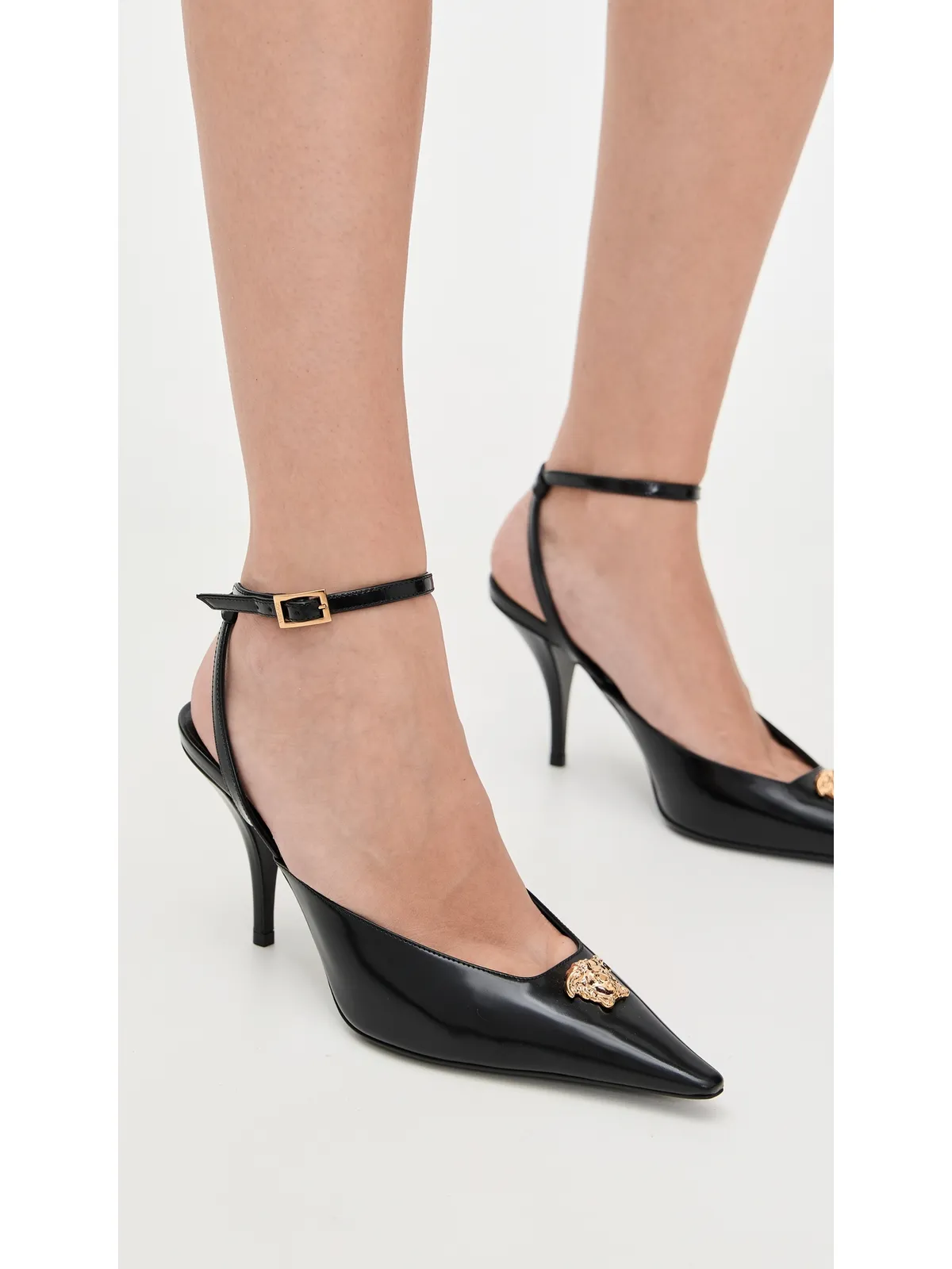 Versace T.85 カーフレザー スリングバックパンプス 1B00V-ブラック-ゴールド - 画像3