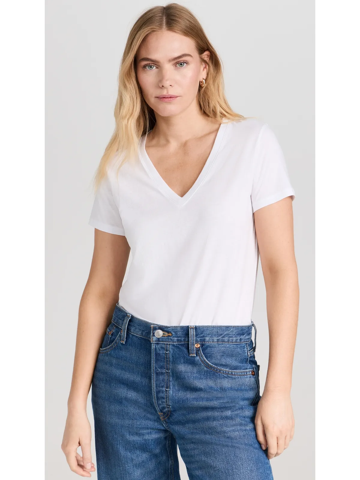 Vince エッセンシャル VネックTシャツ - 画像2