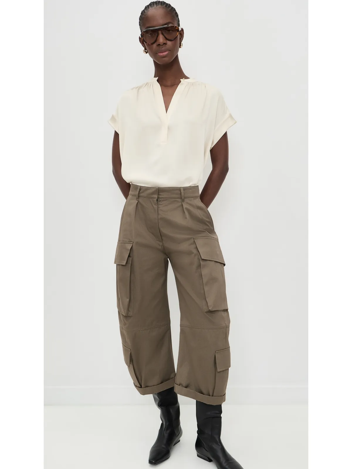 Vince ギャザー入りネックのキャップスリーブ シルク ブラウス クリーム色 - 画像5