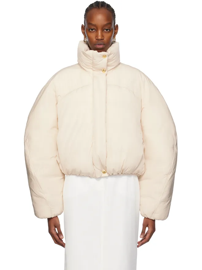 JACQUEMUS JACQUEMUS Les Sculpturesコレクション オフホワイト La doudoune courte Caraco ジャケットの商品画像