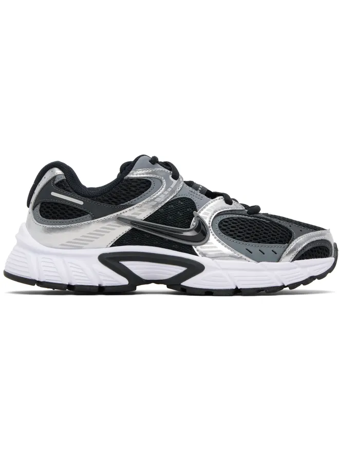 Nike Nike V5 RNR スニーカーの商品画像
