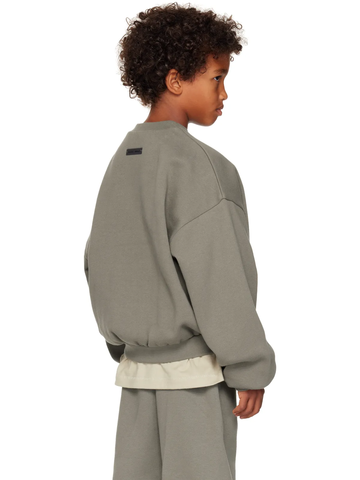 Fear of God ESSENTIALS キッズ｜ 90s Fit フリース クルーネック スウェットシャツ - 画像3