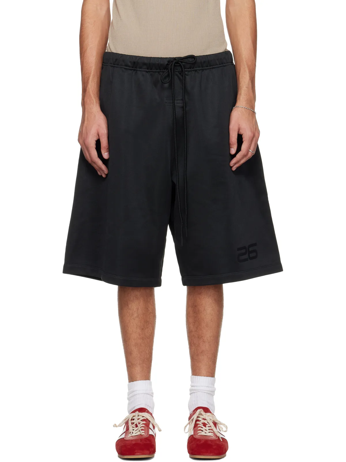 Fear of God ESSENTIALS Holiday Satin Fleece Relaxed ショートパンツ - 画像1