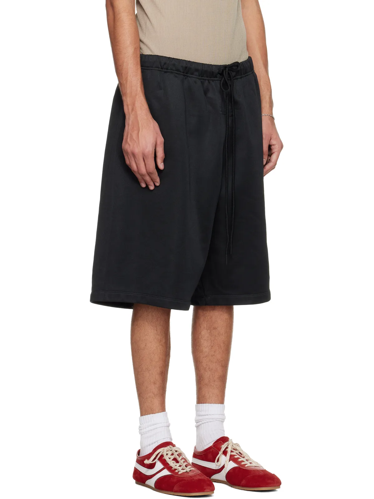 Fear of God ESSENTIALS Holiday Satin Fleece Relaxed ショートパンツ - 画像2