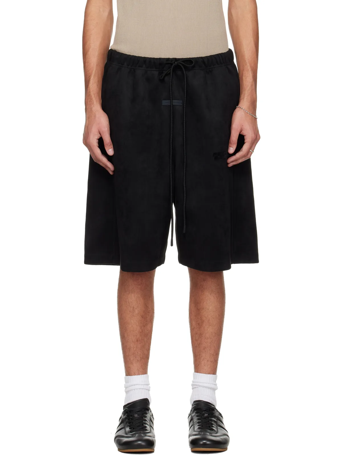 Fear of God ESSENTIALS Holiday Faux-Suede Fleece Relaxed ショートパンツ - 画像1