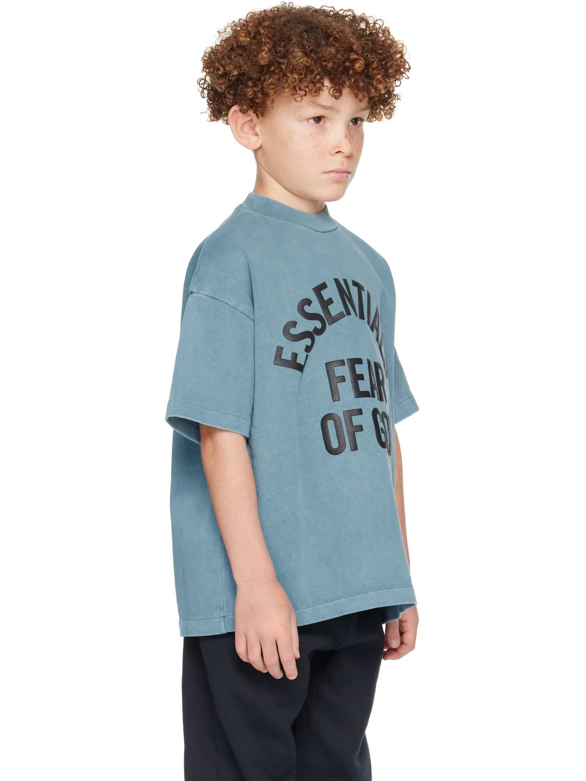 Fear of God ESSENTIALS キッズ｜ Campus 90's 半袖Tシャツ - 画像2