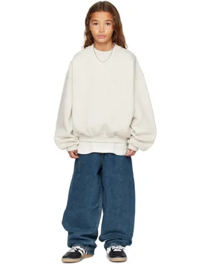 Fear of God ESSENTIALS キッズ｜ Holiday Embossed Classic クルーネック スウェットシャツ - サムネイル4