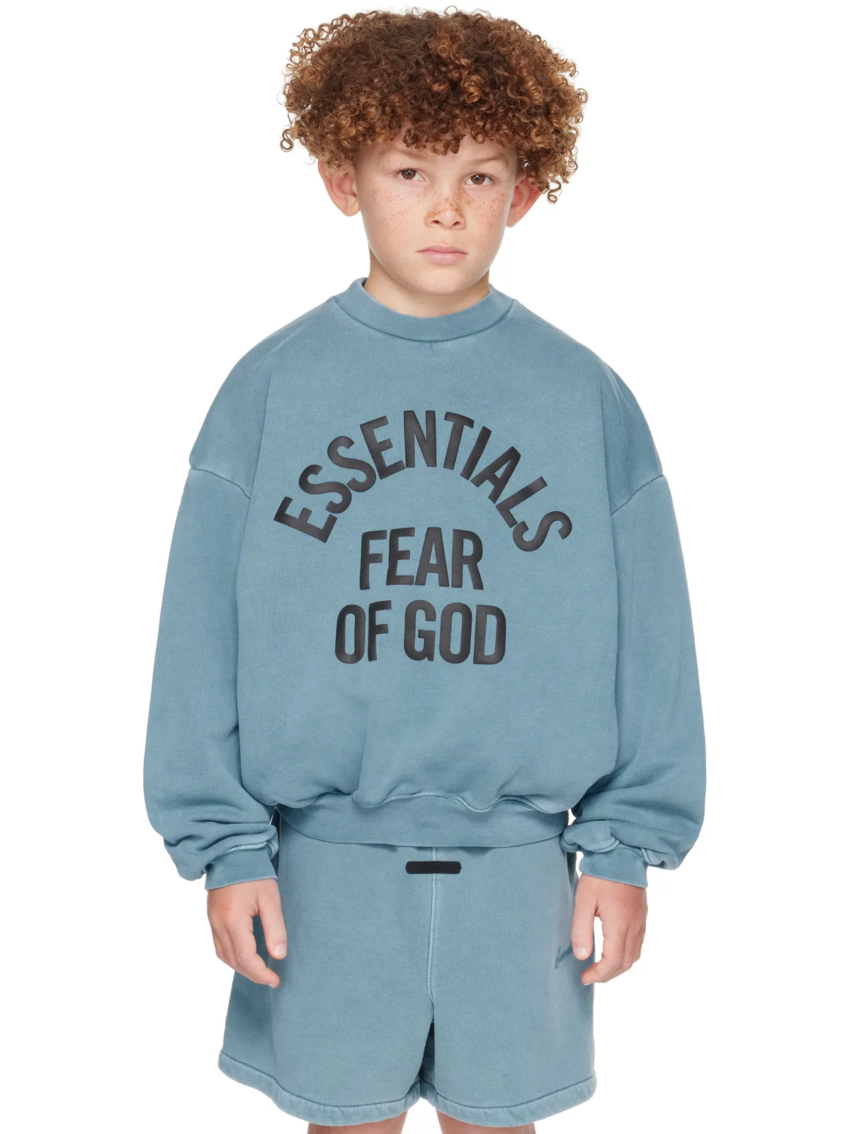 Fear of God ESSENTIALS キッズ｜ Campus 90's クルーネック スウェットシャツ - 画像1