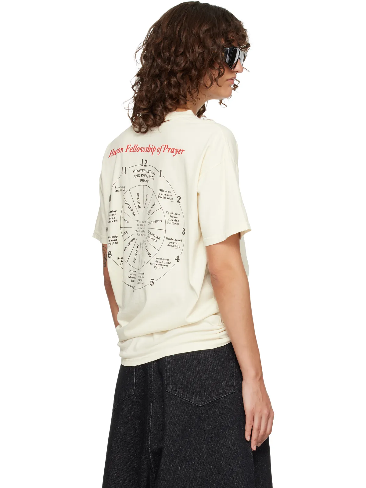 Willy Chavarria 'Keep Praying Bitches' Easy Tシャツ - 画像3