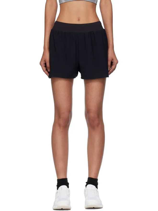 On On メッシュ ショートパンツの商品画像