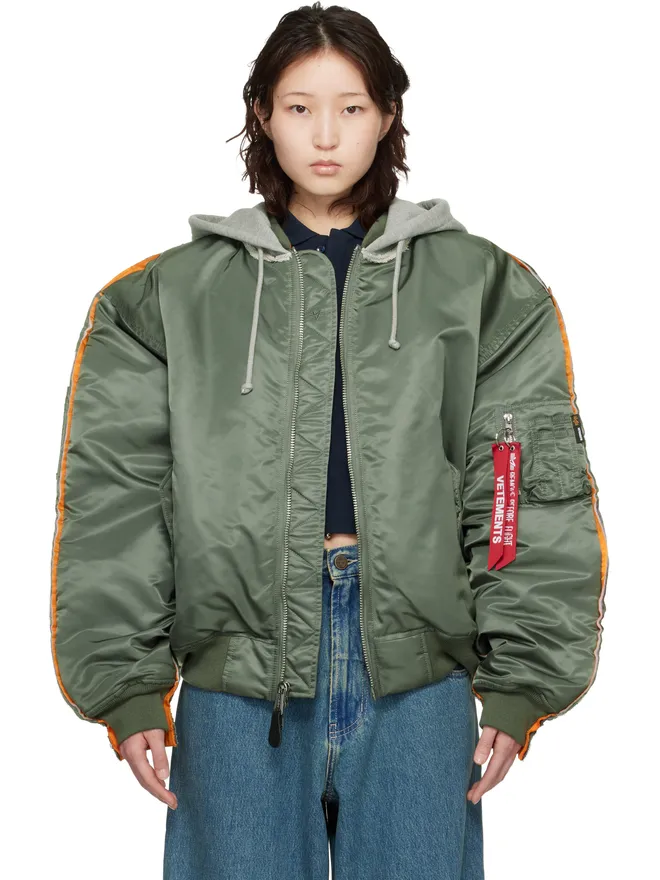 VETEMENTS VETEMENTS Alpha Industriesエディション Attached Hood ボンバージャケットの商品画像